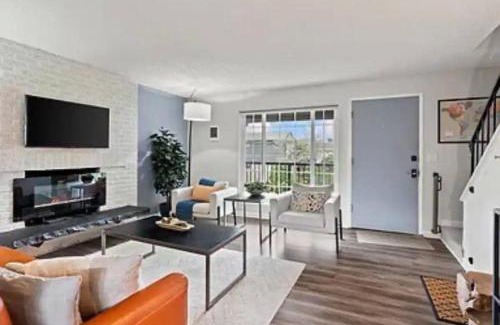 SeaTac Apartamento | Modern and elegant condominium