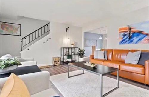 SeaTac Apartamento | Modern and elegant condominium