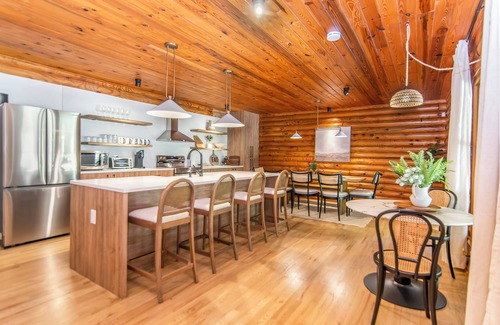 Cumming Cabina | Modern and Luxurious Cabin Retreat, 5 minutes from Cumming City Center