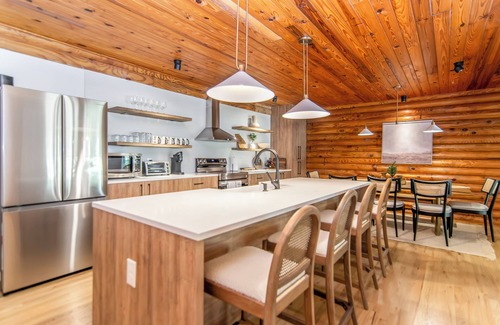 Cumming Cabina | Modern and Luxurious Cabin Retreat, 5 minutes from Cumming City Center
