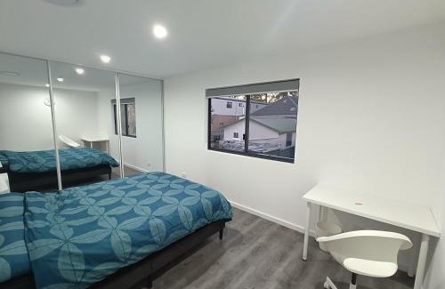 Guildford Casa | Modern and Peaceful Queen Room in Guildford - NR5