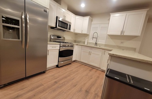 Harbor Casa | Modern and private 3-bedroom house near Freeway and major tourist attractions