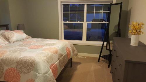 Traverse City Casa | Modern and Pristine Condo -By the GT Commons