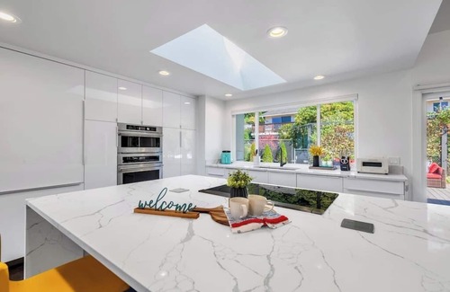 Sammamish Casa | Modern and Relaxing Lake Sammamish View House