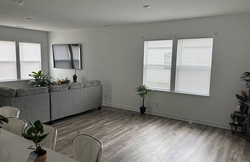 Whitestown Casa | Modern And Serene Suburb Oasis near Indy