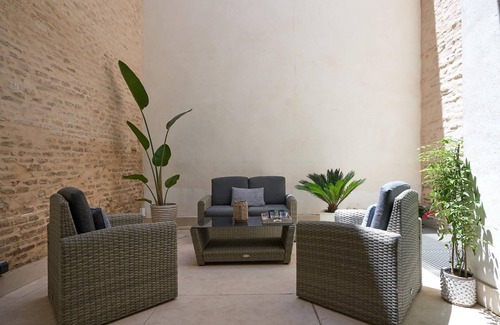 Triana Villa | Moderno y elegante casa con piscina y parking privado