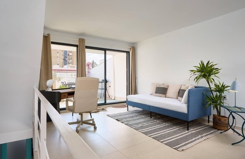 Triana Villa | Moderno y elegante casa con piscina y parking privado