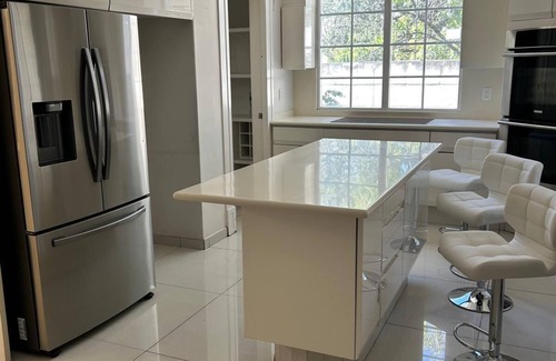 Barrio Bosques de las Lomas Casa | Modern and Spacious room with balcony