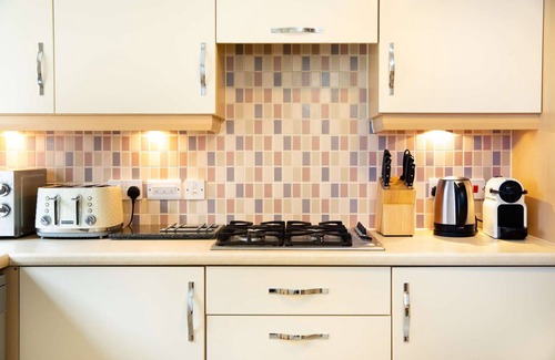 Newport Pagnell Apartamento | Moderna y espaciosa casa lejos de casa con 9 camas.