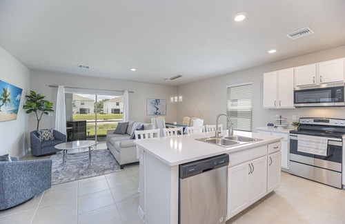 Naples Casa | Modern and Spacious 3 bedroom Townhome