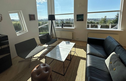 Grafarholt Casa | Modern and spacious 4 bedroom house, with spectacular view over Reykjavik.
