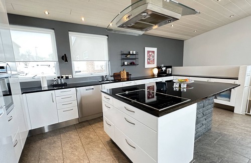 Grafarholt Casa | Modern and spacious 4 bedroom house, with spectacular view over Reykjavik.