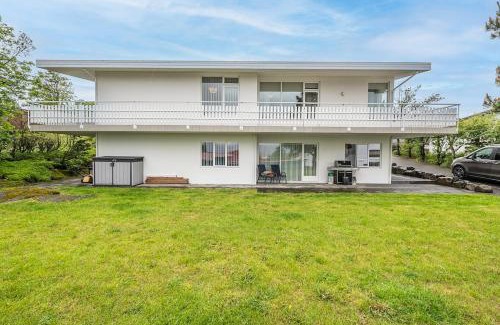 Haaleiti Casa | Modern and Spacious house in Langagerði, Reykjavik - Birta Rentals