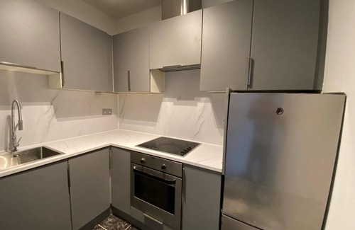 Roscoe Apartamento | Modern and Spacious No. 6 - sleeps 6 - free parking
