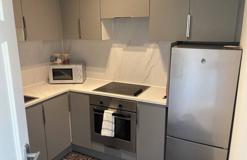 Roscoe Apartamento | Modern and Spacious No. 6 - sleeps 6 - free parking