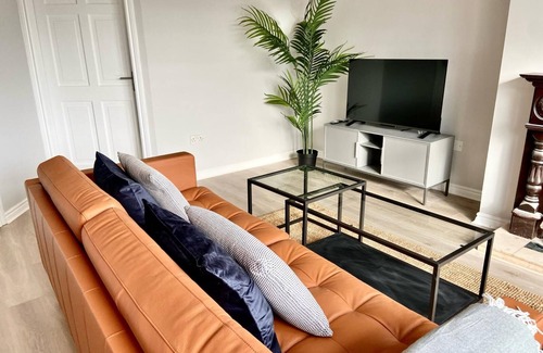 Roscoe Apartamento | Modern and Spacious No. 6 - sleeps 6 - free parking