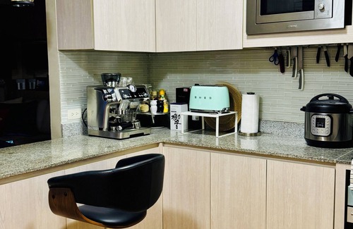 Ayala Alabang Condominio | Modern and spacious 2BR condo. Prime location in Alabang