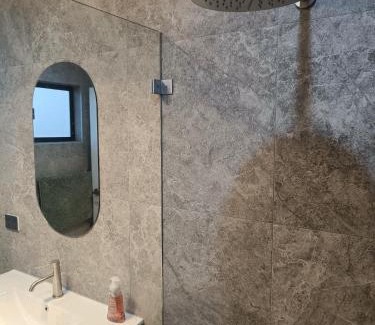 Guildford Casa | Modern and Spacious Queen Room with Attached Bathroom - NR2