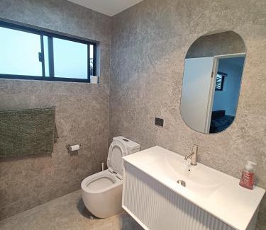 Guildford Casa | Modern and Spacious Queen Room with Attached Bathroom - NR2