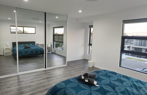 Guildford Casa | Modern and Spacious Queen Room with Attached Bathroom - NR2