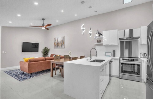 Wellington Villa | Modern and Spacious 2BR/2BA Villa in the heart of Wellington with Backyard