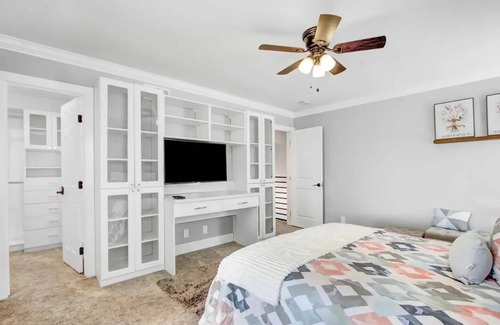 Fullerton Casa | Modern and Stylish 4-bedroom Home