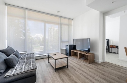 Surrey Apartamento | Modern and Stylish Condo Retreat in Vibrant Surrey