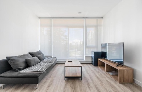 Surrey Apartamento | Modern and Stylish Condo Retreat in Vibrant Surrey