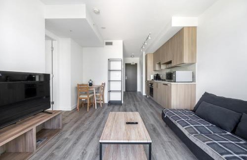 Surrey Apartamento | Modern and Stylish Condo Retreat in Vibrant Surrey