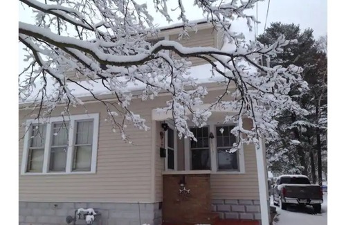 Two Rivers Apartamento | Modern and stylish upstairs one bedroom apartment.
