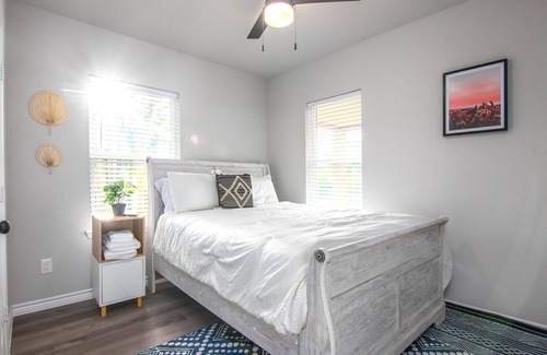 Denver Heights Casa | Modern and Stylish Family Home Near ATT&Riverwalk