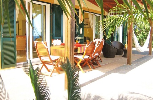 Campo de Baixo Casa | Casa moderna y soleada playa con porche, barbacoa y vistas panorámicas al mar