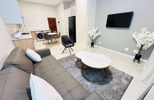 Equestria Apartamento | Modern and tranquil apartment nestled near vibrant shopping centre's and malls!