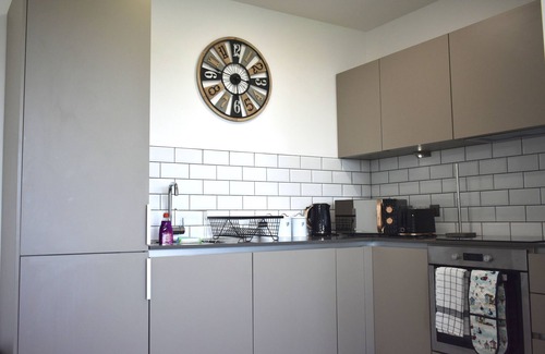 Bracknell Apartamento | Modern and Unique Fully Furnished City Centre 2Bed 2Bath Free Parking