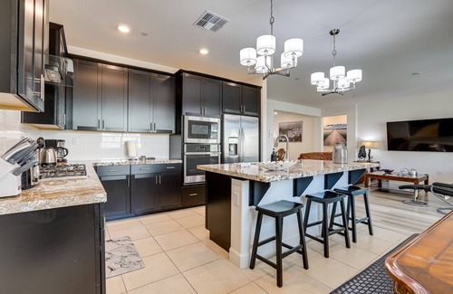Antelope Casa | Modern Antelope Home: 14 Mi to Downtown Sacramento
