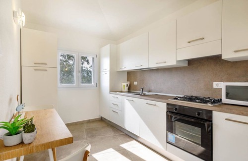 Monte Petrosu Apartamento | apartamento moderno a 5 min. del mar con piscina, aire acondicionado y wi-fi