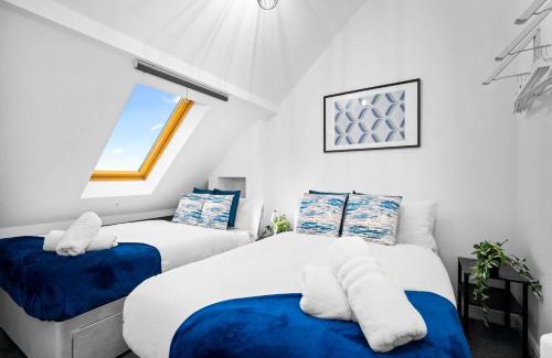 Stonnall Apartamento | Modern Apartment - Accommodates 4 - On Street Parking Available 2CR