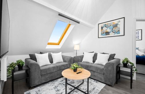 Stonnall Apartamento | Modern Apartment - Accommodates 4 - On Street Parking Available 2CR
