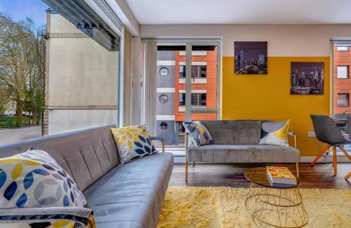 Saint Paul's Apartamento | Modern apartment by Portland Sq w/courtyard views