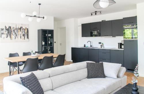 Rauental Apartamento | Modern Apartment - für Freunde & Familien, stadtnah, Parkplatz, E-Ladestation, Gitterbox für Fahrräder, Fitnessstudio, digitale Gästemappe mit Restaurant- und Unternehmenstipps