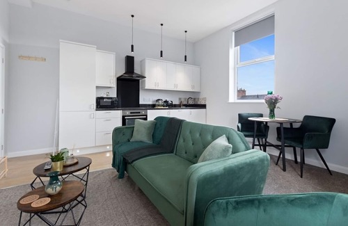 Mapperley Condominio | Modern Apartment Free Parking |Double Room Suite 5