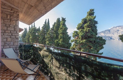 Cassone Apartamento | Moderno apartamento "Gennaker" a orillas del lago con terraza y vistas