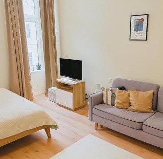 Rudolfsheim-Funfhaus Apartamento | Modern Apartment I Near Schönbrunn I Vienna City Center