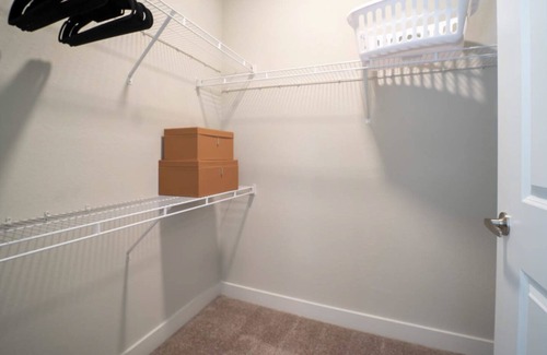 Powdersville Apartamento | Modern Apartment in Prime Location (ID8167X79)