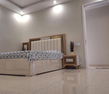 Karachi Apartamento | Modern Apartment in a High Rise in Karachi - Centrally located