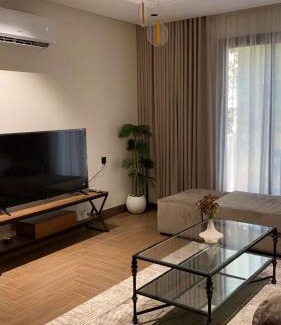 Sari Street Apartamento | Modern Apartment In Ar Arawdah