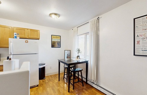 North Star Apartamento | Modern apartment in convenient midtown location with WiFi & full kitchen