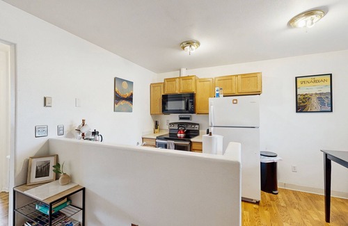 North Star Apartamento | Modern apartment in convenient midtown location with WiFi & full kitchen