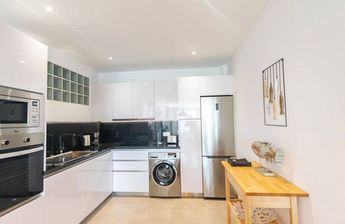 Cómpeta Apartamento | Apartamento Moderno en Cómpeta I con Vista a la Montaña, Wi-Fi y Terraza