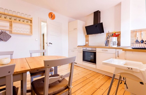 Bad Sachsa Apartamento | Apartamento moderno en una casa con entramado de madera en el centro de la ciudad.